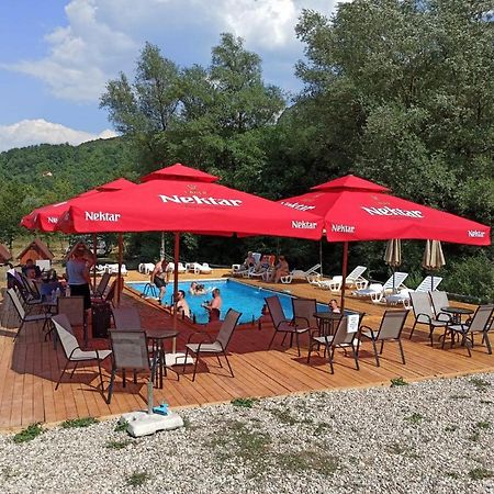 Camp Sutjeska 호텔 첸티슈테 외부 사진