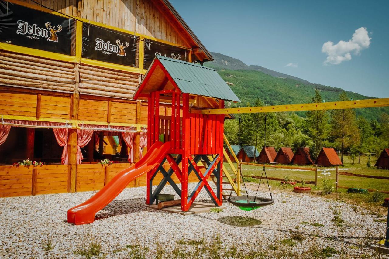 Camp Sutjeska 호텔 첸티슈테 외부 사진