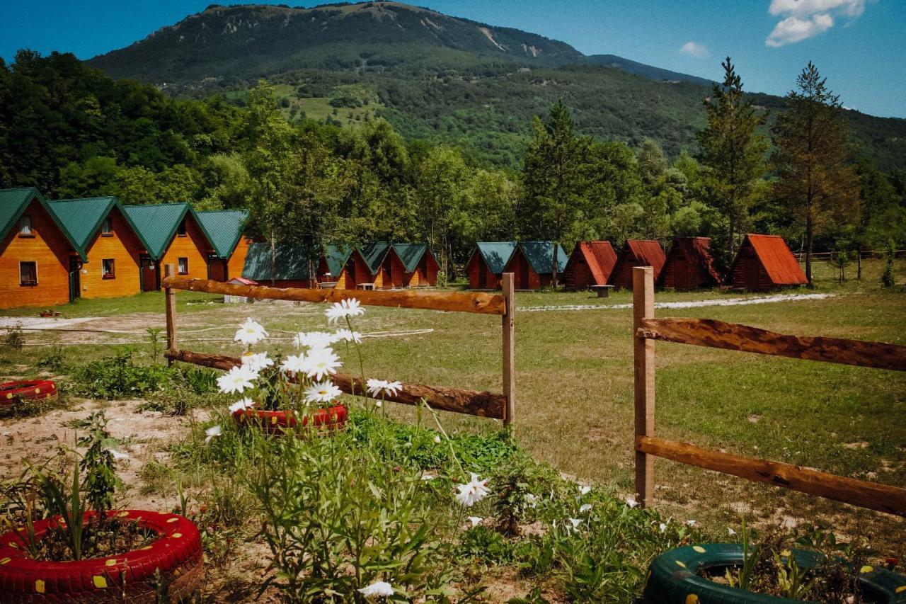 Camp Sutjeska 호텔 첸티슈테 외부 사진