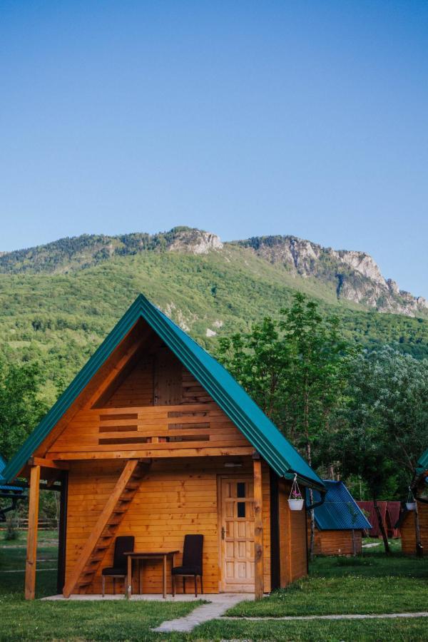 Camp Sutjeska 호텔 첸티슈테 외부 사진