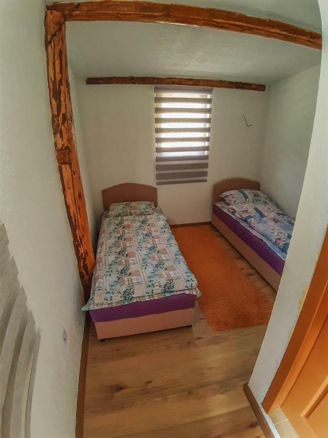 Camp Sutjeska 호텔 첸티슈테 외부 사진