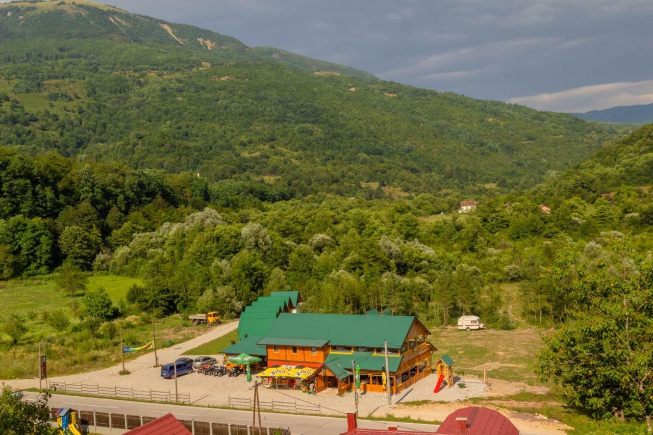 Camp Sutjeska 호텔 첸티슈테 외부 사진