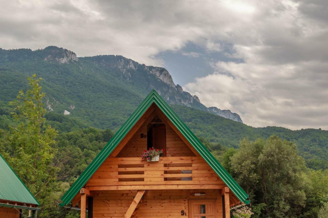 Camp Sutjeska 호텔 첸티슈테 외부 사진